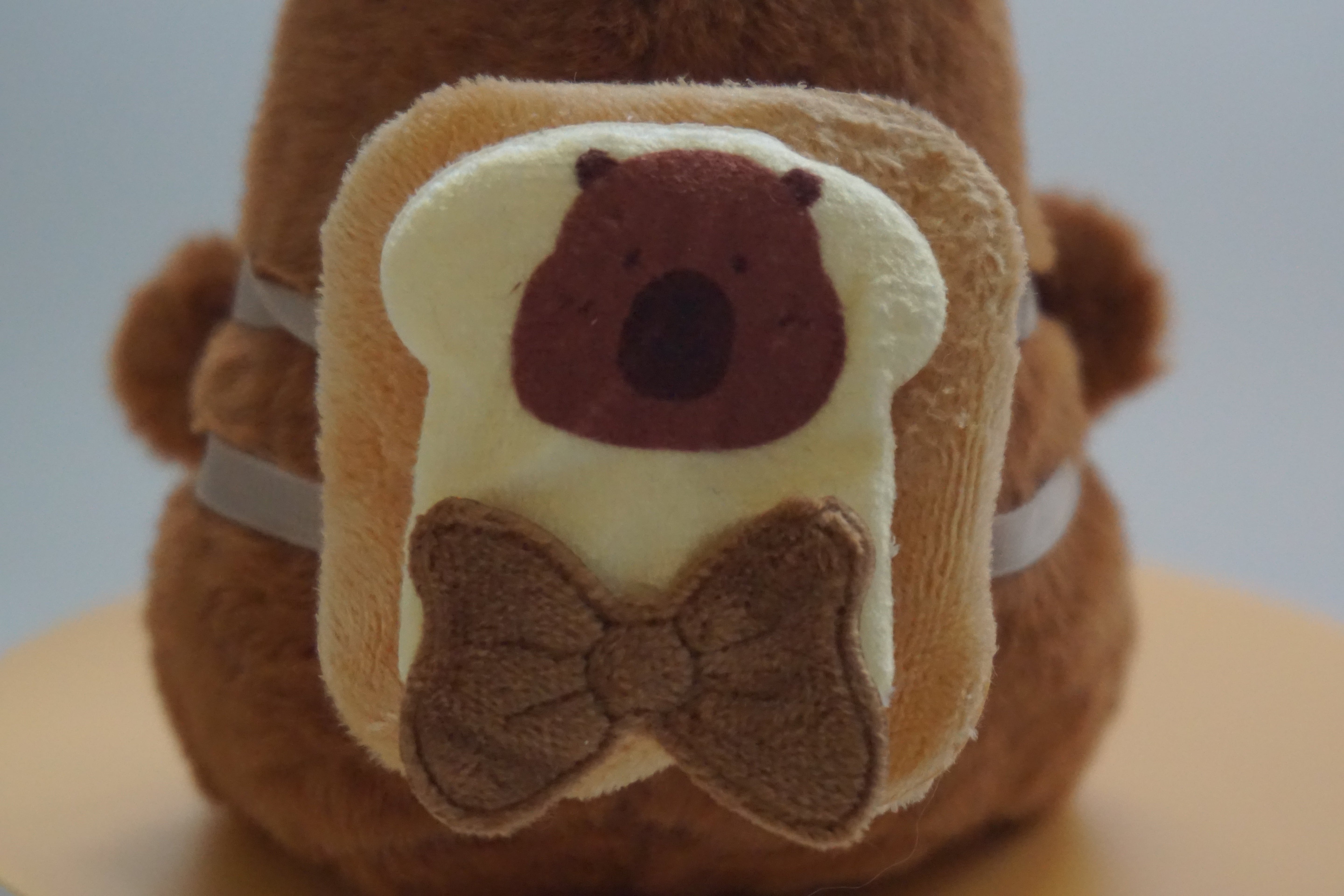 Capy Buddy – Capybara Plüsch-Anhänger für Tasche & Rucksack